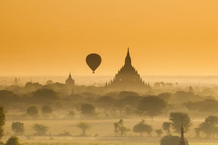 Framed Print : Bagan at sunset, Mandalay, Burma (Myanmar) Framed Print : Bagan at sunset, Mandalay, Burma (Myanmar)