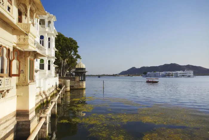 Framed Print : Bagore-ki-Haveli and Lake Palace Hotel on Lake Pichola, Udaipur, Rajasthan, India