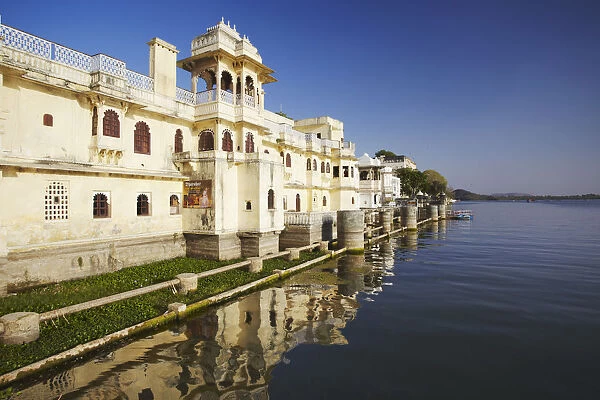 Bagore-ki-Haveli on Lake Pichola, Udaipur, Rajasthan, India