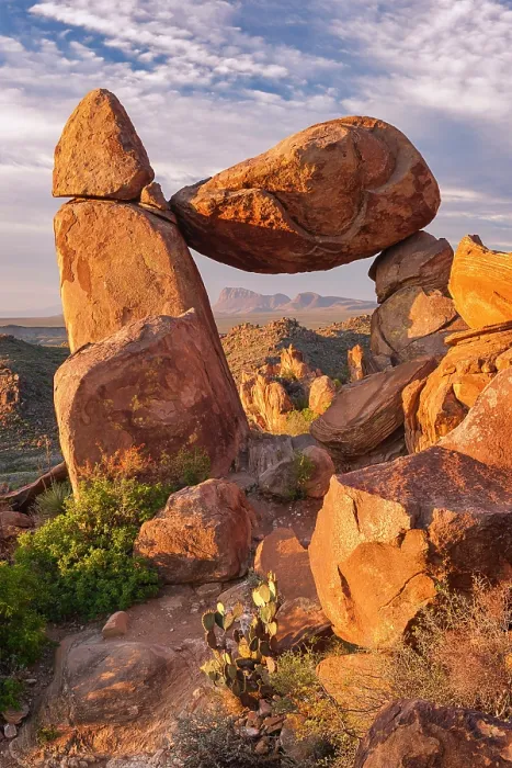 Framed Print : Balanced Rock at sunrise in Big Bend National Park, Texas, USA Framed Print : Balanced Rock at sunrise in Big Bend National Park, Texas, USA