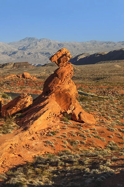 Balanced Rock, Valley of Fire State Park, Nevada, USA