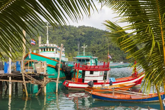 Framed Print : Ban Ao Yai floating fishing village, Ko Kut, nr. Ko Chang, Thailand