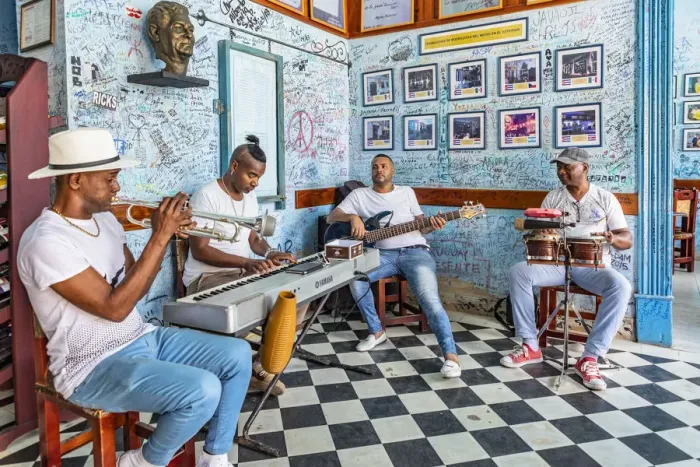 Framed Print : A band playing music in a bar in Trinidad, Sancti Spiritus, Cuba Framed Print : A band playing music in a bar in Trinidad, Sancti Spiritus, Cuba