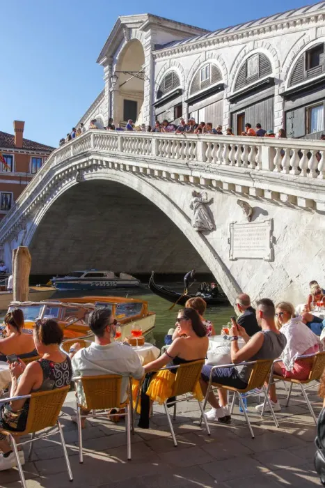 Framed Print : bar terrace at Rialto bridge, Venice