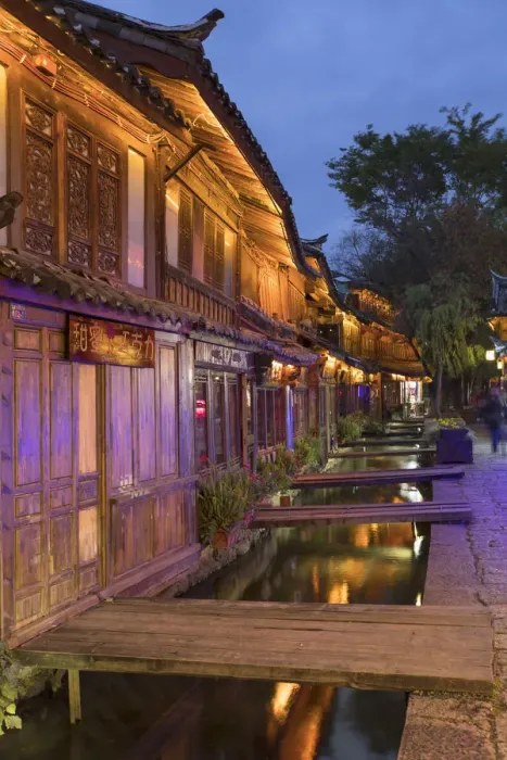 Framed Print : Bars and restaurants along canal at dusk, Lijiang (UNESCO World Heritage Site), Yunnan Framed Print : Bars and restaurants along canal at dusk, Lijiang (UNESCO World Heritage Site), Yunnan