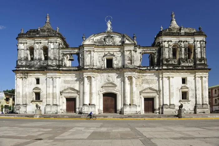 Framed Print : Basilica Catedral de la Asuncion, Leon, Nicaragua, Central America Framed Print : Basilica Catedral de la Asuncion, Leon, Nicaragua, Central America