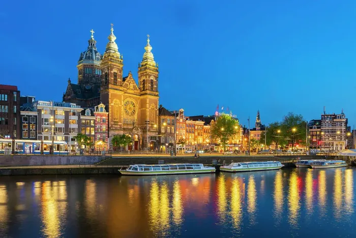 Framed Print : Basilica of Saint Nicholas church at twilight, Amsterdam, Netherlands Framed Print : Basilica of Saint Nicholas church at twilight, Amsterdam, Netherlands