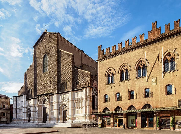 Basilica of San Petronio and Palazzo dei Notai, Piazza Maggiore, Bologna, Emilia-Romagna