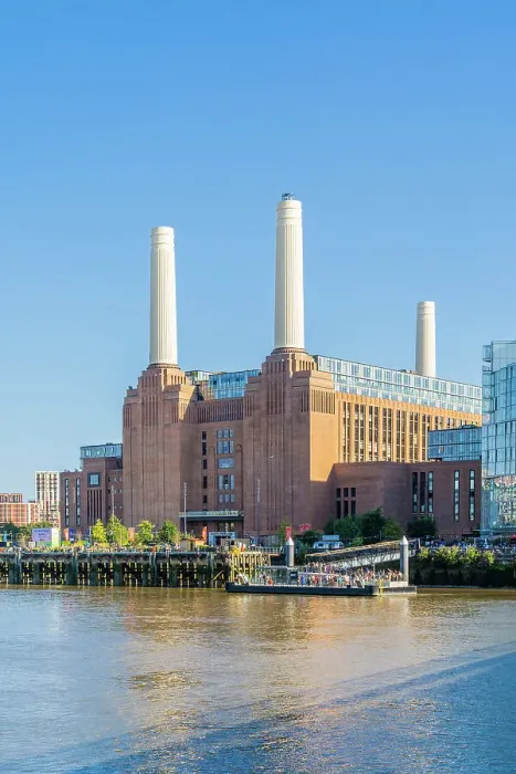 Framed Print : Battersea Power Station and the River Thames, Battersea, London, England, UK Framed Print : Battersea Power Station and the River Thames, Battersea, London, England, UK