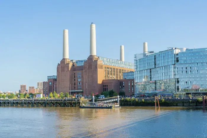 Framed Print : Battersea Power Station and the River Thames, Battersea, London, England, UK Framed Print : Battersea Power Station and the River Thames, Battersea, London, England, UK