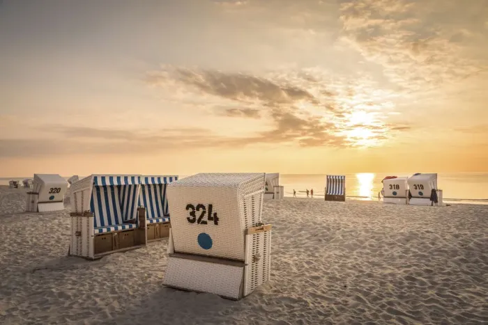 Framed Print : Beach chairs on the west beach of Kampen in the evening light, Sylt, Schleswig-Holstein Framed Print : Beach chairs on the west beach of Kampen in the evening light, Sylt, Schleswig-Holstein
