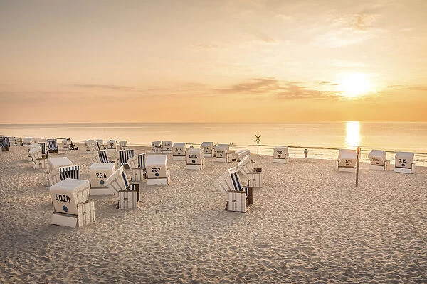 Beach chairs on the west beach of Kampen in the evening light, Sylt, Schleswig-Holstein