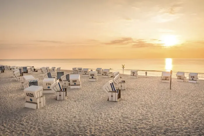 Framed Print : Beach chairs on the west beach of Kampen in the evening light, Sylt, Schleswig-Holstein