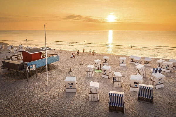 Beach chairs on the west beach of Kampen in the evening light, Sylt, Schleswig-Holstein