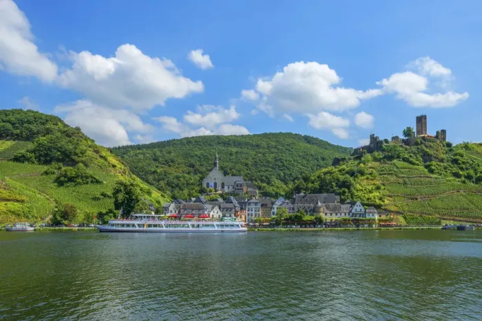 Framed Print : Beilstein with river Mosel and ruins of the Metternich castle, Rhineland-Palatinate