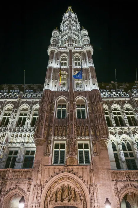 Framed Print : Belgium, Brussels, Grand Place, Hotel de ville, evening illumination Framed Print : Belgium, Brussels, Grand Place, Hotel de ville, evening illumination