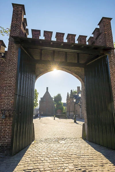 Belgium, West Flanders (Vlaanderen), Bruges (Brugge). Entrance gate of the Begijnhof