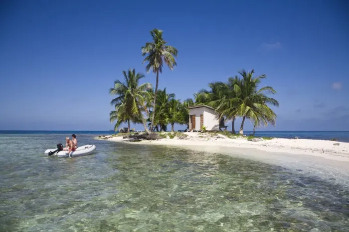 Framed Print : Belize, Silk Caye, Tourists in dingie Framed Print : Belize, Silk Caye, Tourists in dingie