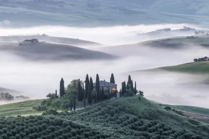 Framed Print : The Belvedere (Tuscan farmhouse) and Val d'Orcia, near San Quirico d'Orcia, Val d'Orcia Tuscany, Italy