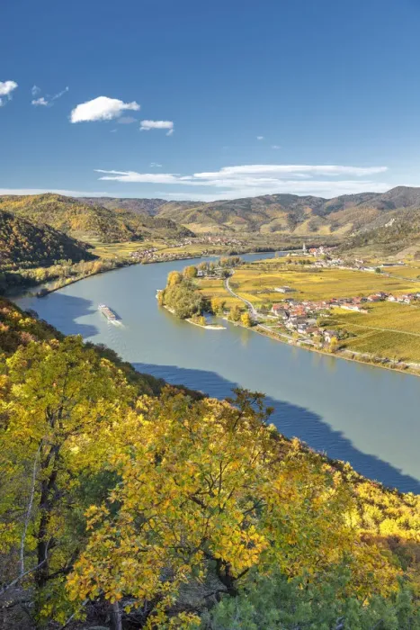 Framed Print : Bergern im Dunkelsteinerwald, district of Krems, Wachau, Lower Austria, Austria, Europe