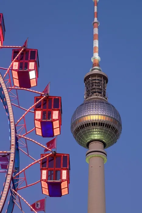 Framed Print : Berliner Fernsehturm & Ferris Wheel, Berlin, Germany