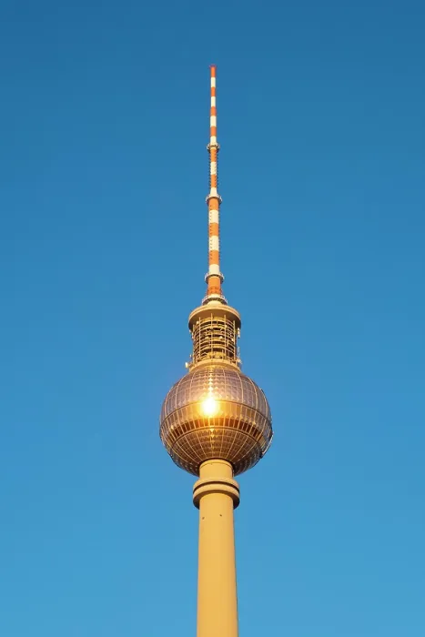 Framed Print : Berliner Fernsehturm (TV Tower), Berlin, Germany