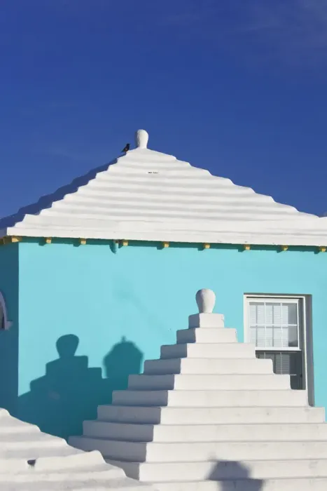 Framed Print : Bermuda, traditional white stone roofs on colourful Bermuda houses