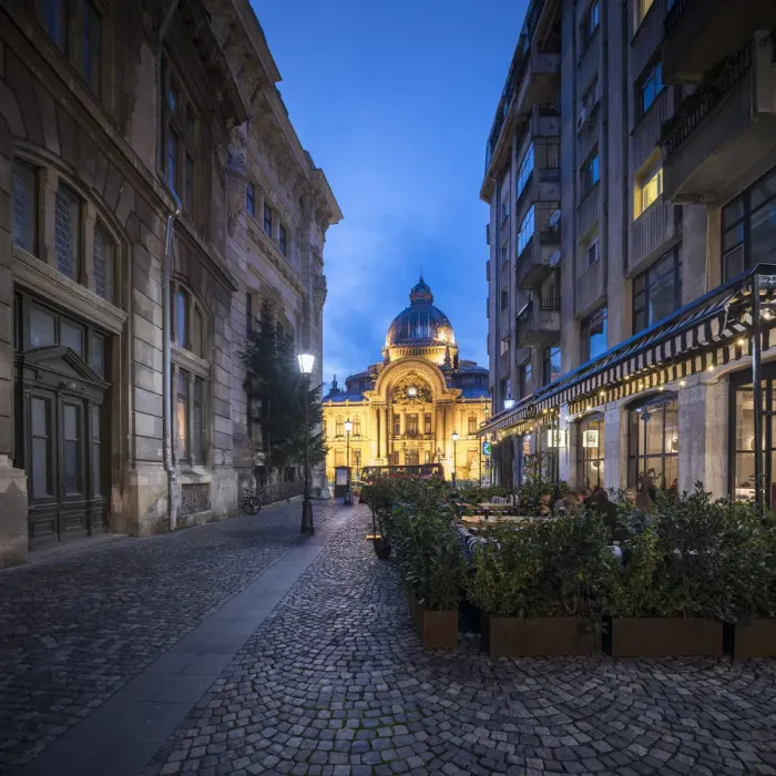Framed Print : Biserica Zlatari Orthodox Church at Night, Bucharest, Romania