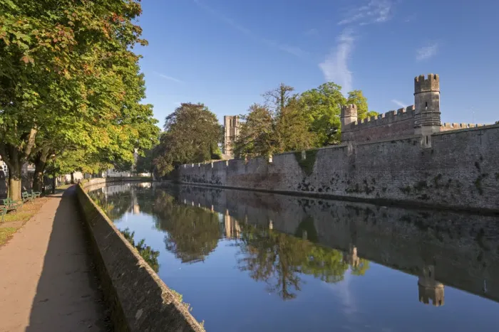 Framed Print : The Bishops Palace and moat in the cathedral city of Wells, Somerset, England Framed Print : The Bishops Palace and moat in the cathedral city of Wells, Somerset, England