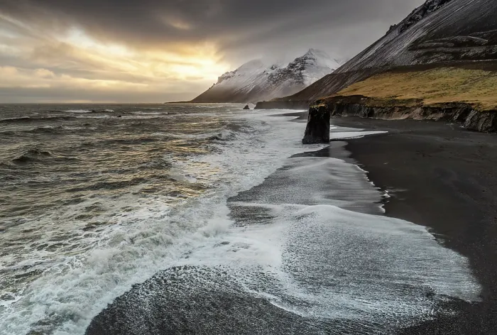 Framed Print : Black volcanic sand beach with Vestrahorn in the distance, Stokksnes, South Iceland