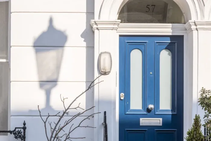 Framed Print : Blue Door, Chelsea, London, England, UK