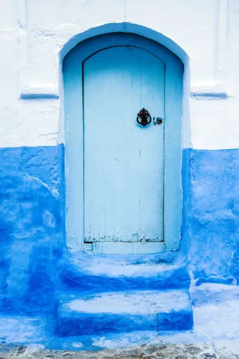 Framed Print : Blue-washed doors and streets of Chefchaouen, Morocco
