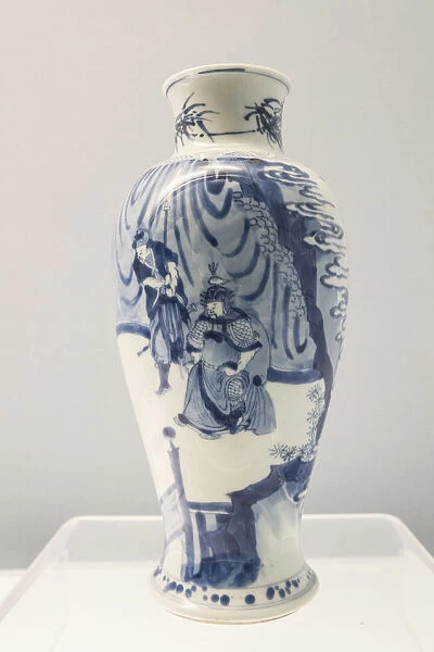 Blue and white vase (Qing dynasty), Shanghai Museum, Peoples Square, Shanghai, China