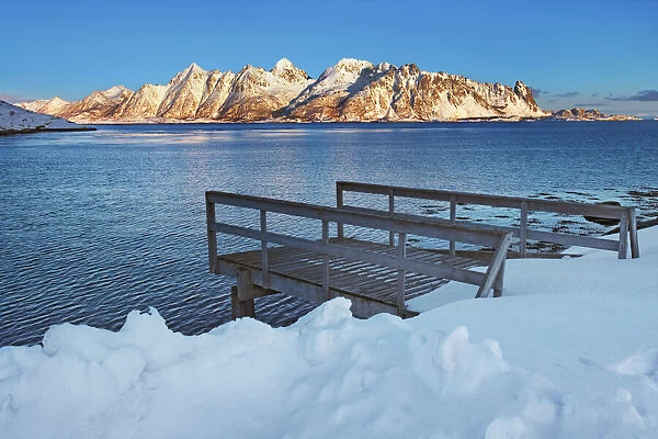 Boardwalk and coastal mountains - Norway, Nordland, Lofoten, Austvagoya, Austnesfjorden
