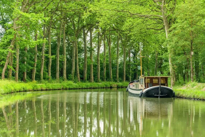 Framed Print : Boat on Canal du Midi, Aude, Occitanie, France Framed Print : Boat on Canal du Midi, Aude, Occitanie, France