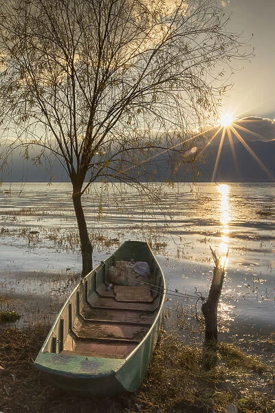 Boat on Erhai Lake, Shuanglang, Yunnan, China