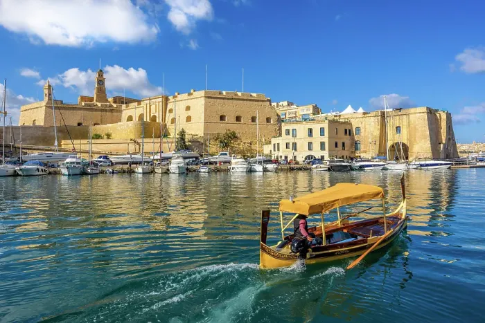 Framed Print : Boat in the Grand Harbour Looking Towards Cospicua, Malta, Southern Europe Framed Print : Boat in the Grand Harbour Looking Towards Cospicua, Malta, Southern Europe