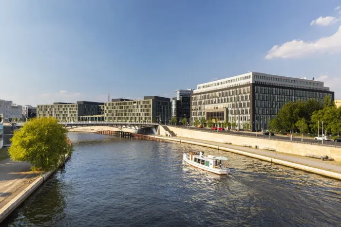 Framed Print : Boat on the River Spree, Government Quater, Mitte, Berlin, Deutschland Framed Print : Boat on the River Spree, Government Quater, Mitte, Berlin, Deutschland