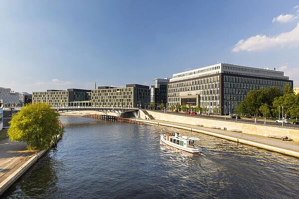 Boat on the River Spree, Government Quater, Mitte, Berlin, Deutschland