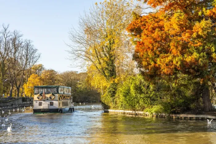 Framed Print : A boat on the River Thames, Windsor, Berkshire, United Kingdom Framed Print : A boat on the River Thames, Windsor, Berkshire, United Kingdom