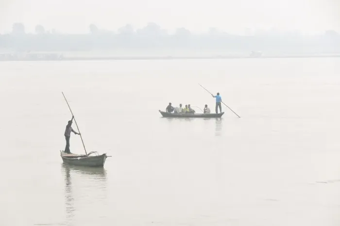 Framed Print : Boatmen in Gandak river. Sonepur Mela, India Framed Print : Boatmen in Gandak river. Sonepur Mela, India