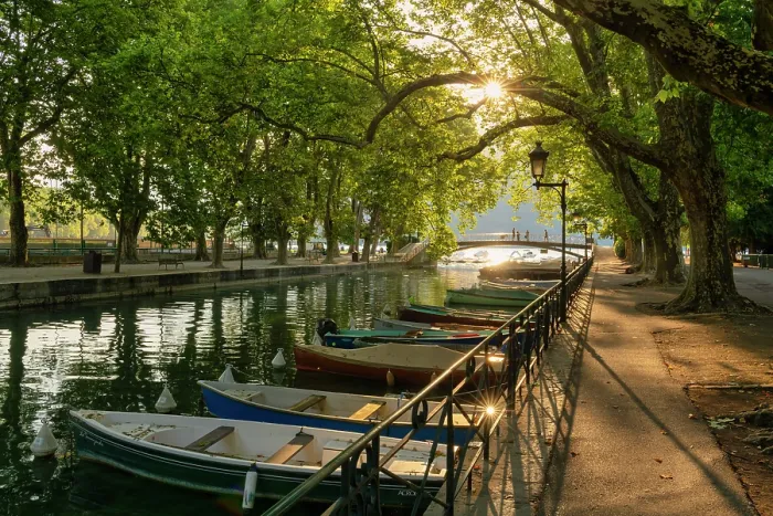 Framed Print : Boats Along the Canal du Vasse and the Pont des Amours, Annecy, Haute-Savoie, France Framed Print : Boats Along the Canal du Vasse and the Pont des Amours, Annecy, Haute-Savoie, France