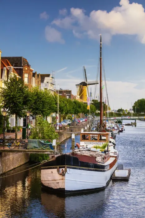 Framed Print : Boats in Delfscanal in western Rotterdam on a sunny summer afternoon, Holland / Netherlands Framed Print : Boats in Delfscanal in western Rotterdam on a sunny summer afternoon, Holland / Netherlands