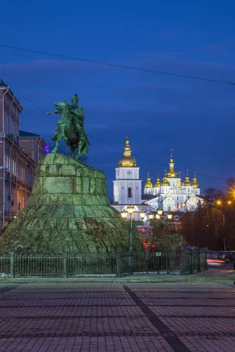 Framed Print : Bohdan Khmelnytsky Monument & St. Michaels monastery, Sofiyivska Square Framed Print : Bohdan Khmelnytsky Monument & St. Michaels monastery, Sofiyivska Square
