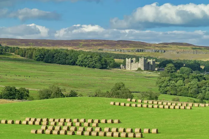 Framed Print : Bolton Castle & Stawbales, Wensleydale, Yorkshire Dales National Park, England Framed Print : Bolton Castle & Stawbales, Wensleydale, Yorkshire Dales National Park, England