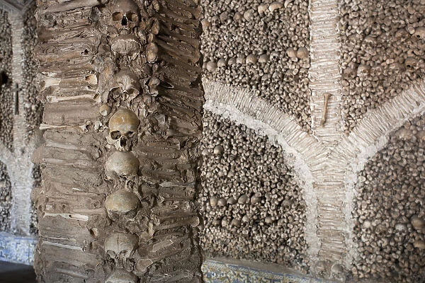 Bone Chapel (Capela dos ossos), Ingreja de Sao Francisco, Evora (UNESCO World Heritage)