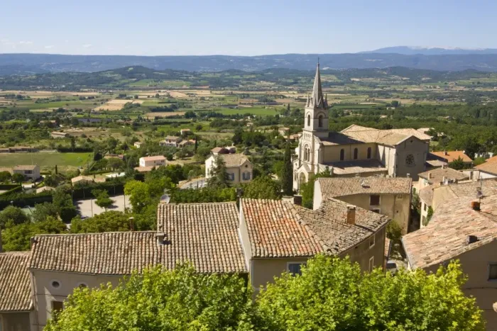 Framed Print : Bonnieux Vaucluse looking towards Gordes, Provence Alpes Cote D Azur, France Framed Print : Bonnieux Vaucluse looking towards Gordes, Provence Alpes Cote D Azur, France