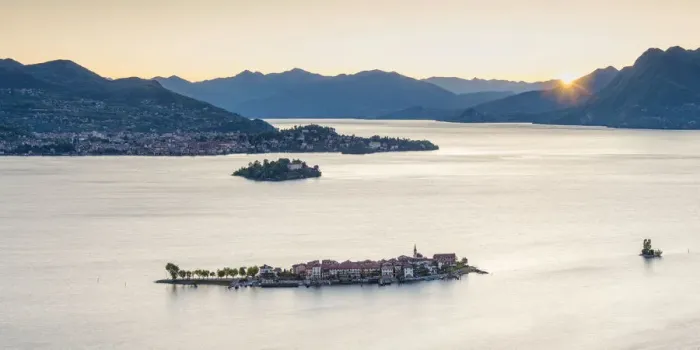 Framed Print : Borromean Islands, Stresa, Lake Maggiore, Verbano-Cusio-Ossola, Piedmont, Italy