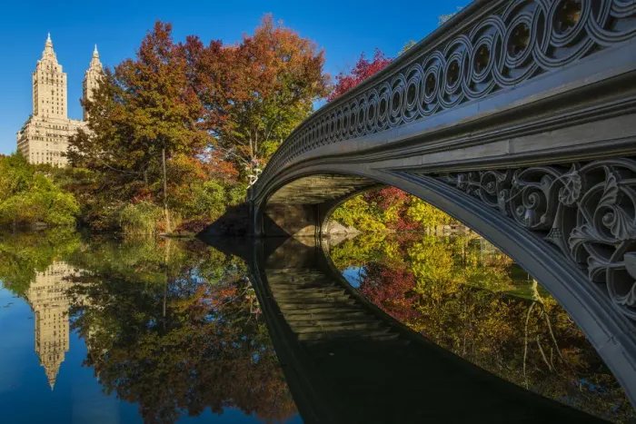 Framed Print : Bow Bridge reflected into the lake, Central Park, Manhattan, New York, USA Framed Print : Bow Bridge reflected into the lake, Central Park, Manhattan, New York, USA