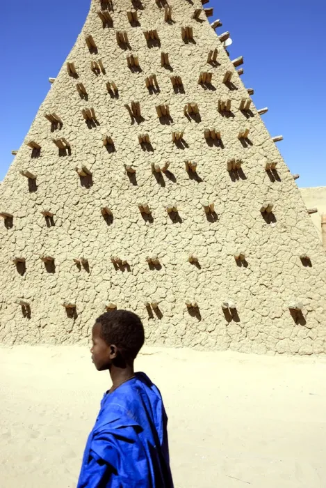 Framed Print : Boy walking along the Sankore mosque, a UNESCO World Heritage Site. Timbuktu, Mali Framed Print : Boy walking along the Sankore mosque, a UNESCO World Heritage Site. Timbuktu, Mali